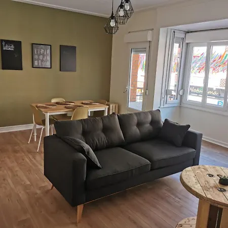 Calais: Rénové, Idéalement Situé Appartement *